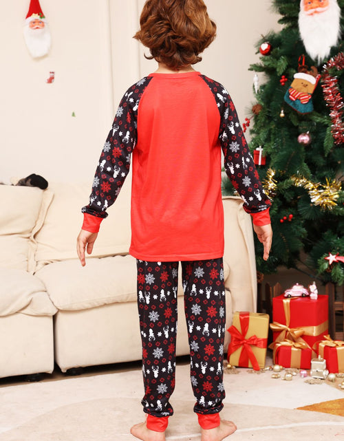 Load image into Gallery viewer, Reindeer Graphic Top and Pants Set
